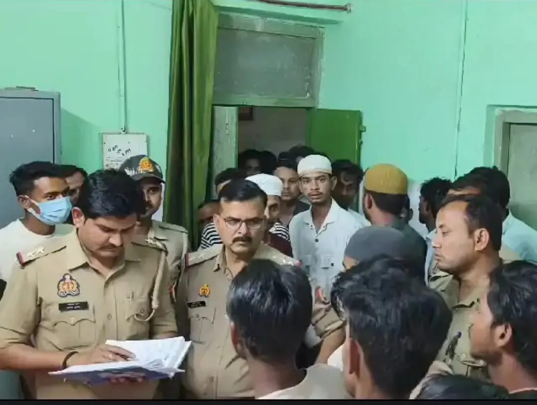 ऑटो और बाइक की हुई जोरदार टक्कर बाइक सवार युवक की मौत, तीन लोग गंभीर रूप से घायल