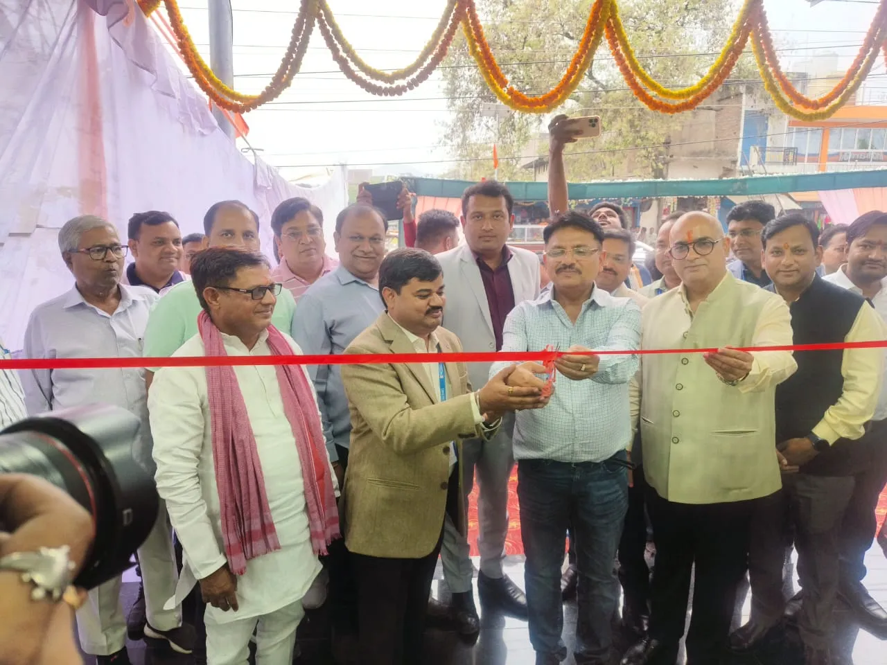 एचडीएफसी बैंक ओबरा में नई शाखा का उद्घाटन