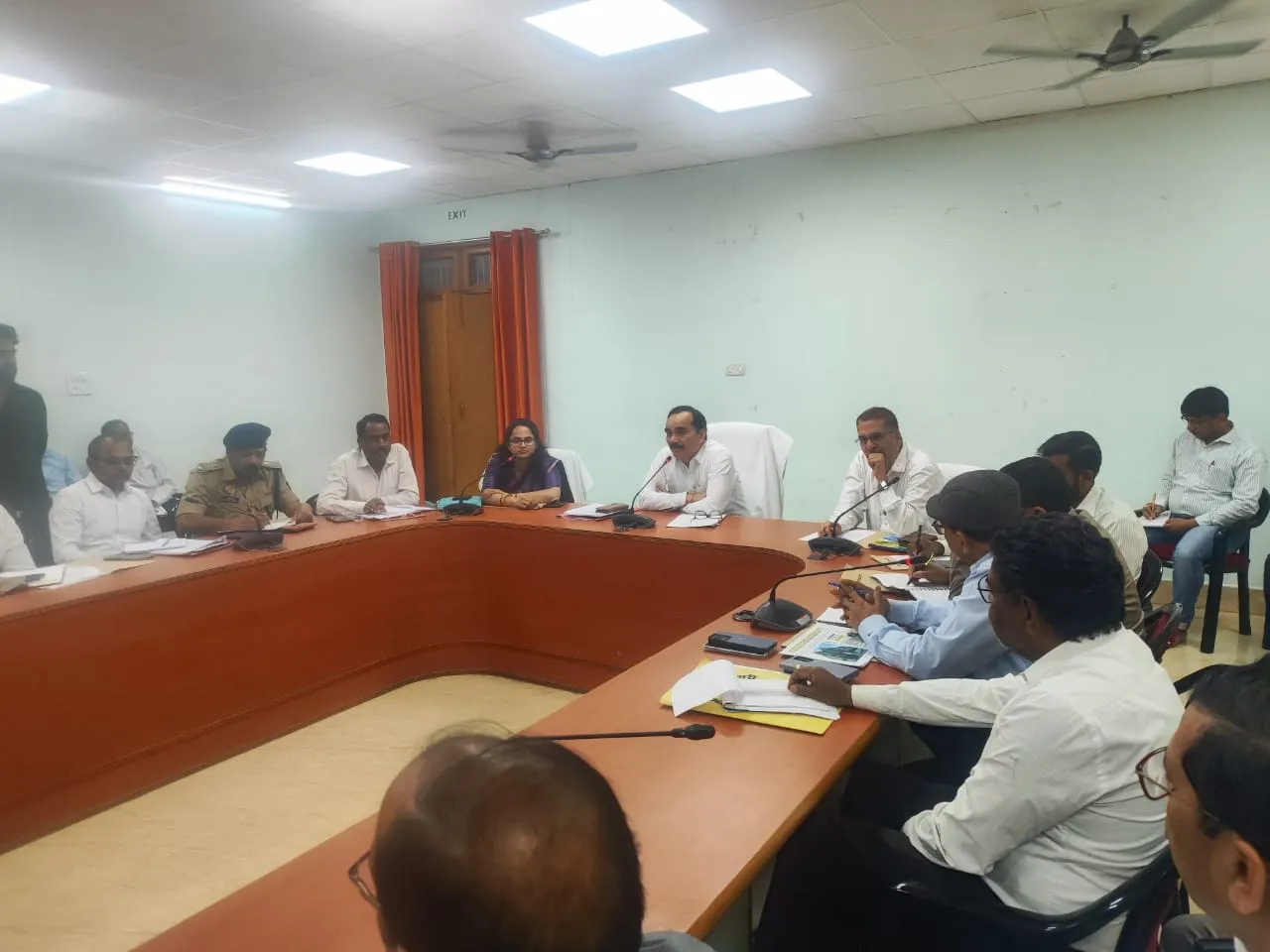 प्रदेश सरकार के सेवा, सुरक्षा व सुशासन की नीति के आठ वर्ष पूर्ण होने के अवसर पर जनपद में आयोजित होने वाले कार्यक्रम की सभी तैयारियां अधिकारी समय से करें पूर्ण- नोडल अधिकारी/मण्डलायुक्त विन्ध्याचल मण्डल मीरजापुर