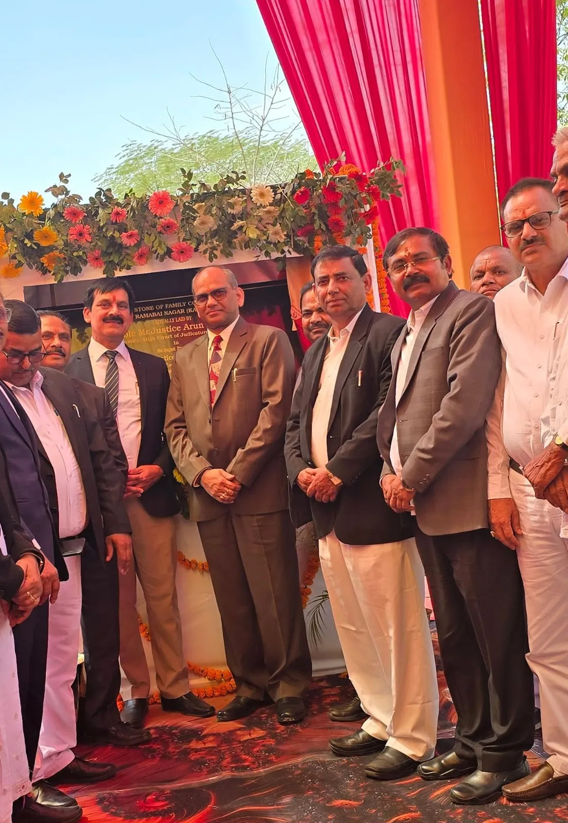 न्यायाधीश व अधिवक्ता न्यायिक निर्णय के दो पहिए 