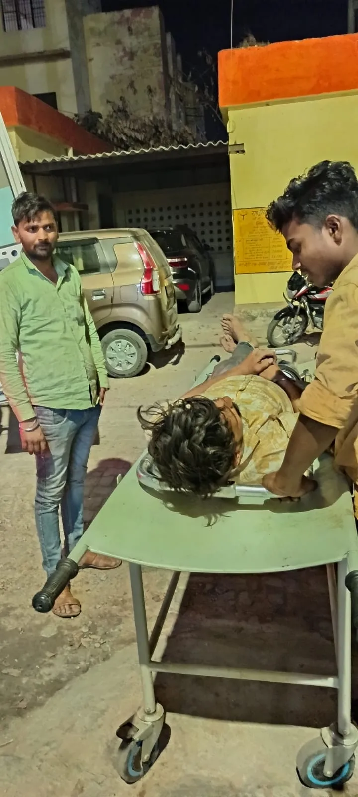 वाह रे प्रदेश की स्वास्थ्य व्यवस्था डाक्टर कमरे सोते रहे और मरीज दर्द से कराहते रहे 