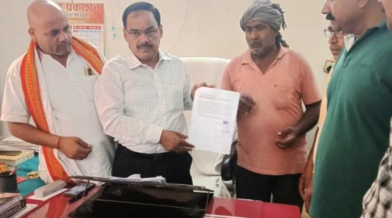 बेटे के मौत मामले में पिता ने किया दोषी पुलिस कर्मियो के बर्खास्तगी की मांग