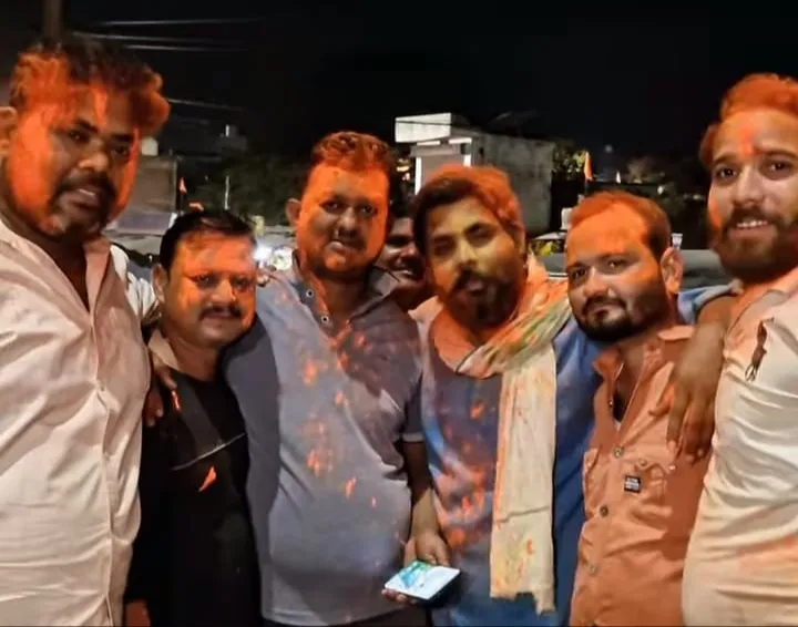 रेणुकूट, सोनभद्र में विजय प्रताप सिंह उर्फ डब्लू सिंह ने दी होली की शुभकामनाएं