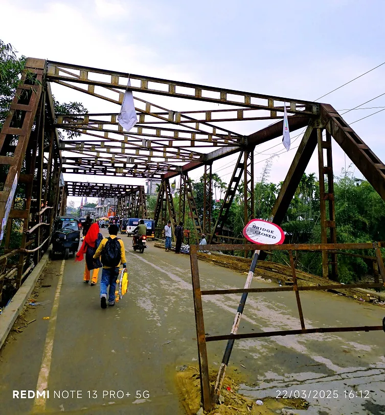 श्रीभूमि जिले के दुल्लभछड़ा पुल र्निर्माण के काम में केवल तारीख पर तारीख! दुर्घटना की आशंका से स्थानीय लोग परेशान।