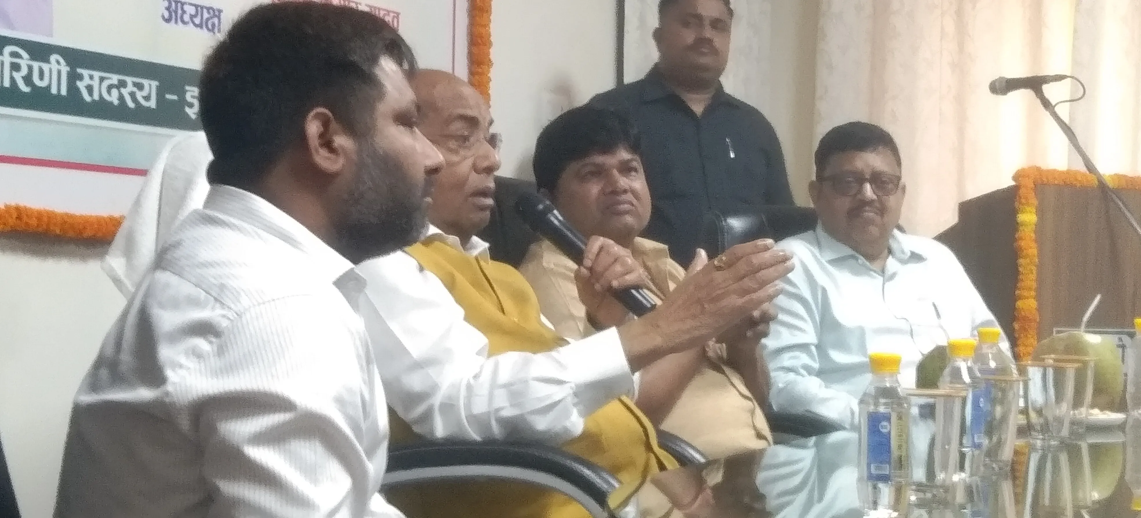 व्यक्ति महत्व पूर्ण नहीं होता संस्था महत्वपूर्ण होती है।इसलिए इफको संस्था मजबूत करिए।  डॉ अवस्थी