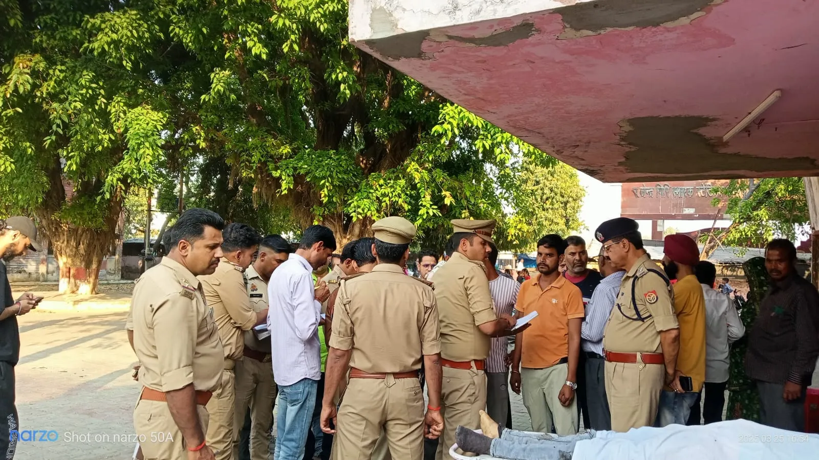 गोला खुटार नेशनल हाईवे पर वश ने बाइक स्वरों को रौंदा एक ही परिवार के चार लोगों की हुई दर्दनाक मौत