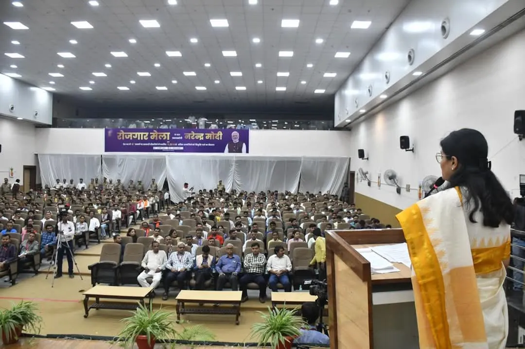 केन्द्रीय राज्यमंत्री ने कार्यक्रम में 25 व कुल 125 अभ्यर्थिंयों को नियुक्ति पत्र का किया गया वितरण।