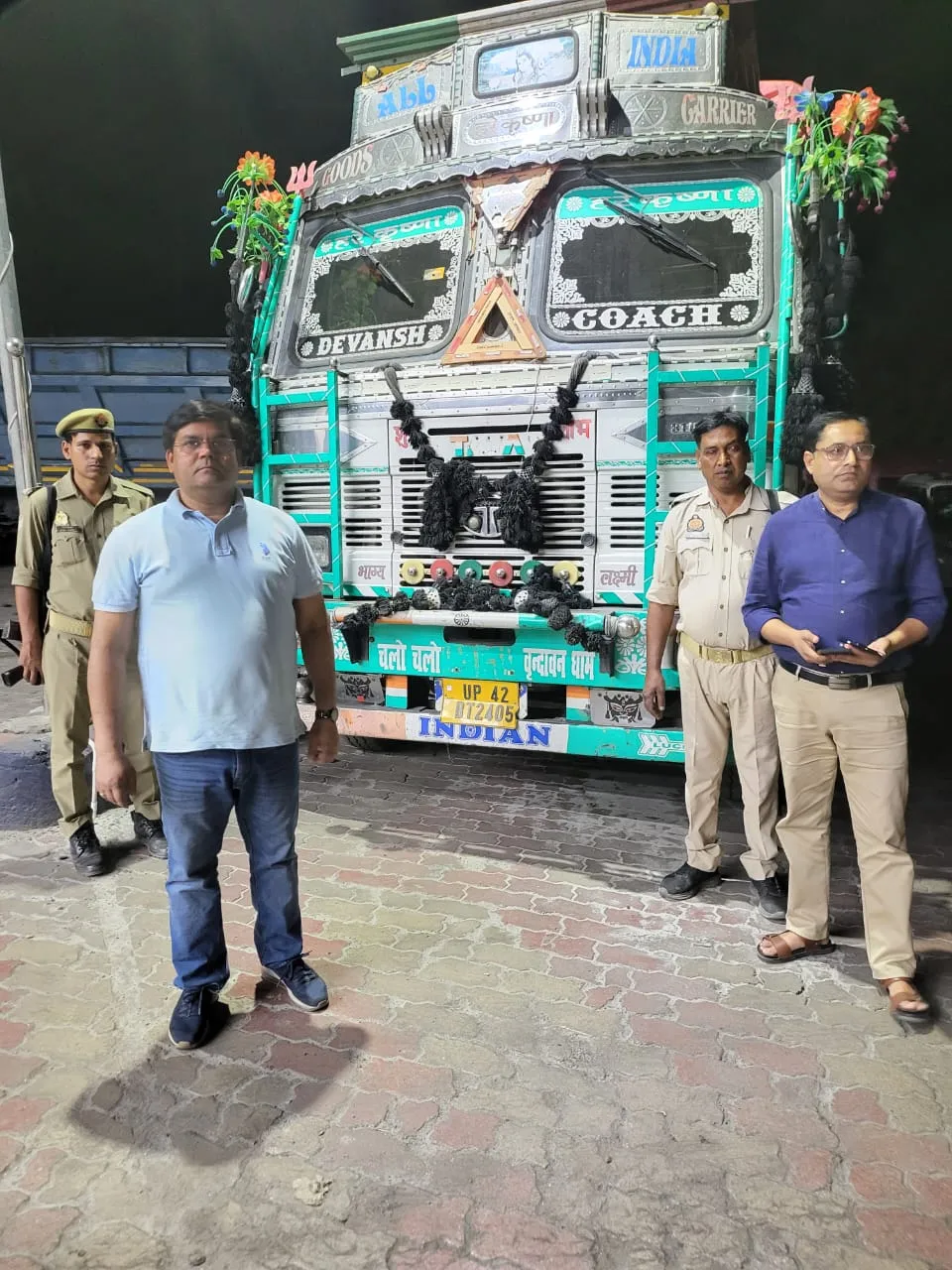 बिना अनुमति चल रहे वाहनों पर प्रशासन का शिकंजा