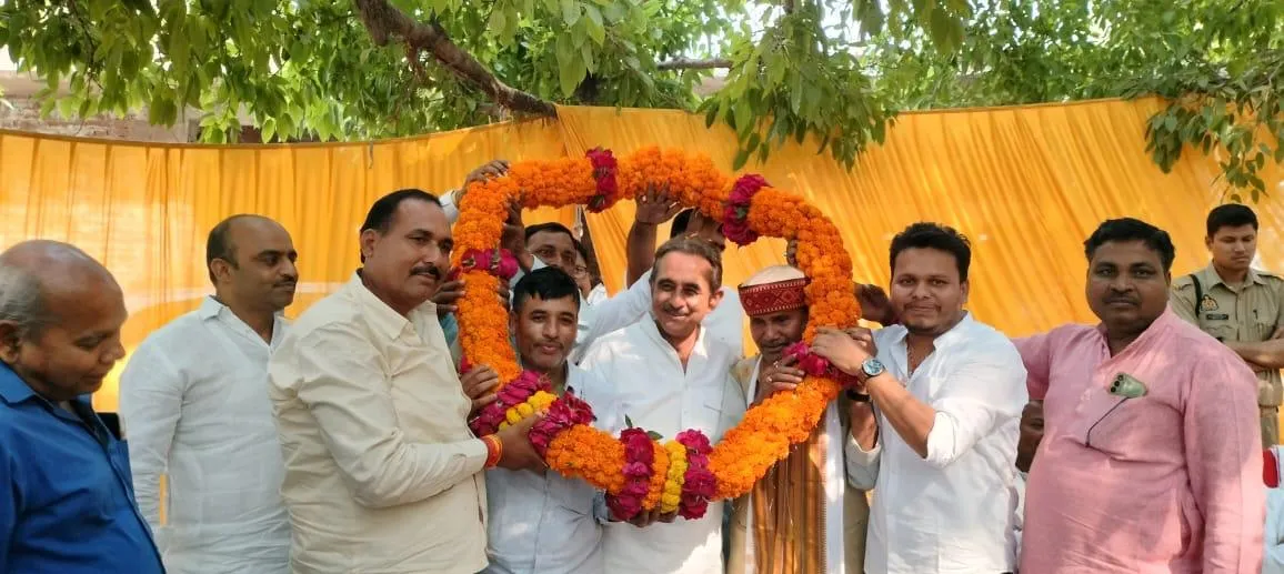 केंद्रीय विदेश राज्य मंत्री कीर्ति वर्धन सिंह राजा भैया ने गांव में भ्रमण कर जनता की सुनी समस्याएं 