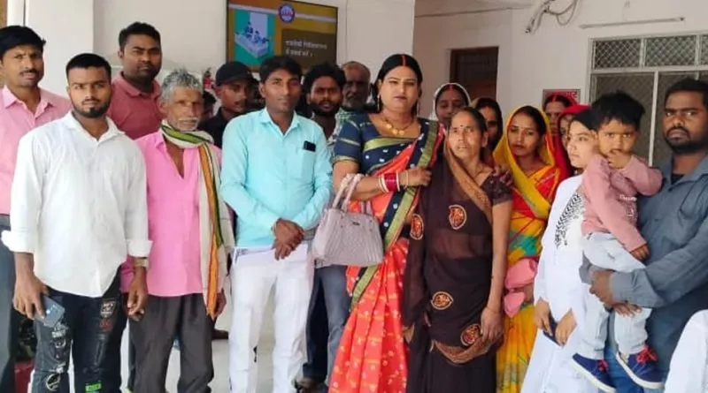 परिजनों को 50 लाख की आर्थिक सहायता, एक सरकारी नौकरी देने की मांग