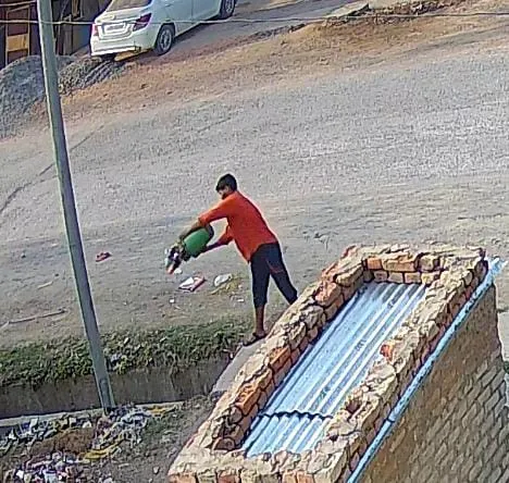 ओबरा में स्वच्छता की खुली पोल नाली बनी कूड़ादान, बीमारियों को दे रही दावत