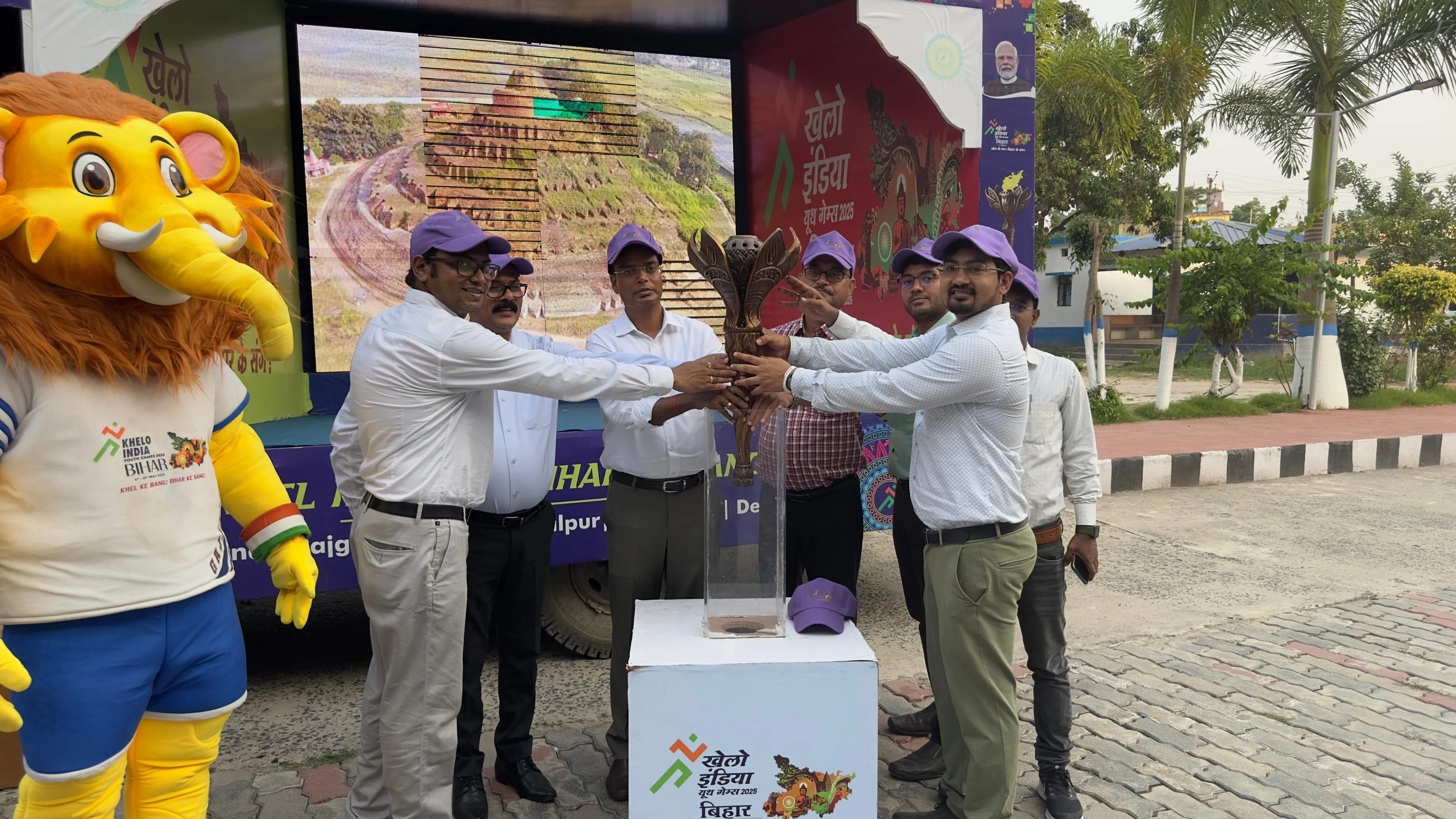 सुपौल में पहुंची खेलो इंडिया यूथ गेम्स की टॉर्च रैली, जिलाधिकारी ने किया भव्य स्वागत