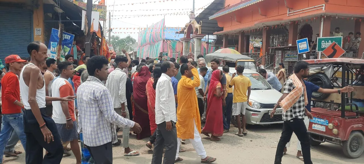 शादी की खुशियों में पसरा मातम: तेज रफ्तार कार ट्रक से टकराई, दो युवक गंभीर रूप से घायल, हालत नाजुक