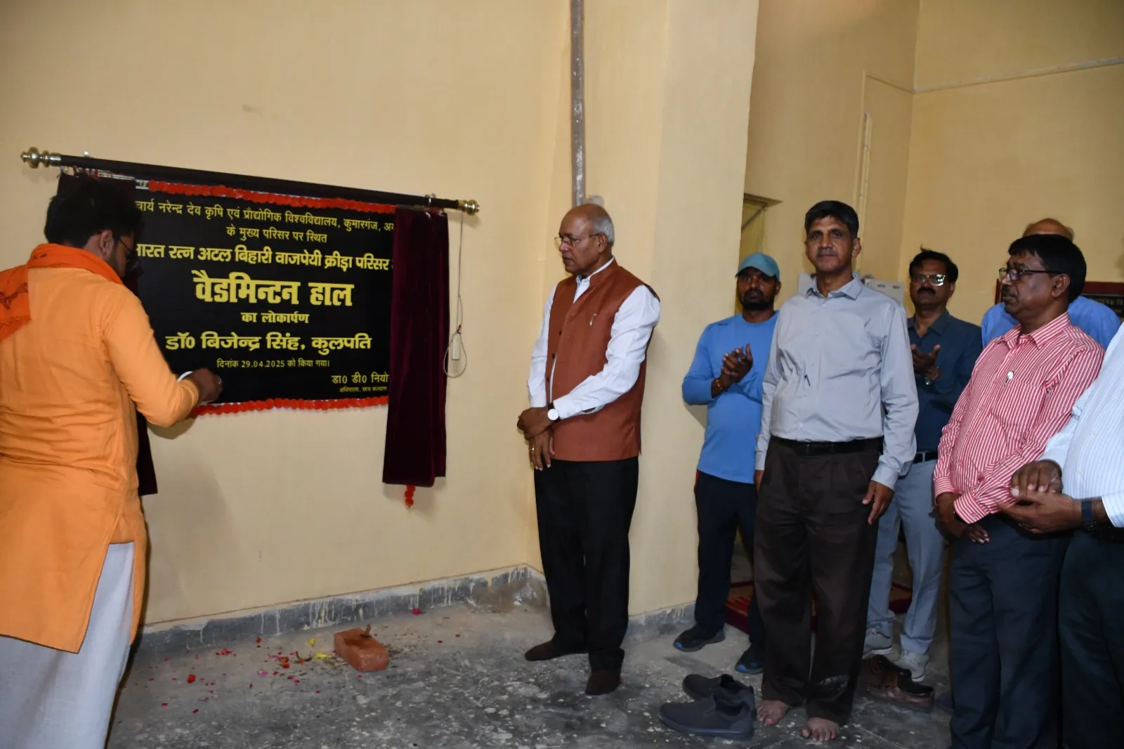 कुलपति ने बैडमिंटन, वॉलीबॉल, खो-खो व बास्केटबॉल कोर्ट का किया उद्घाटन