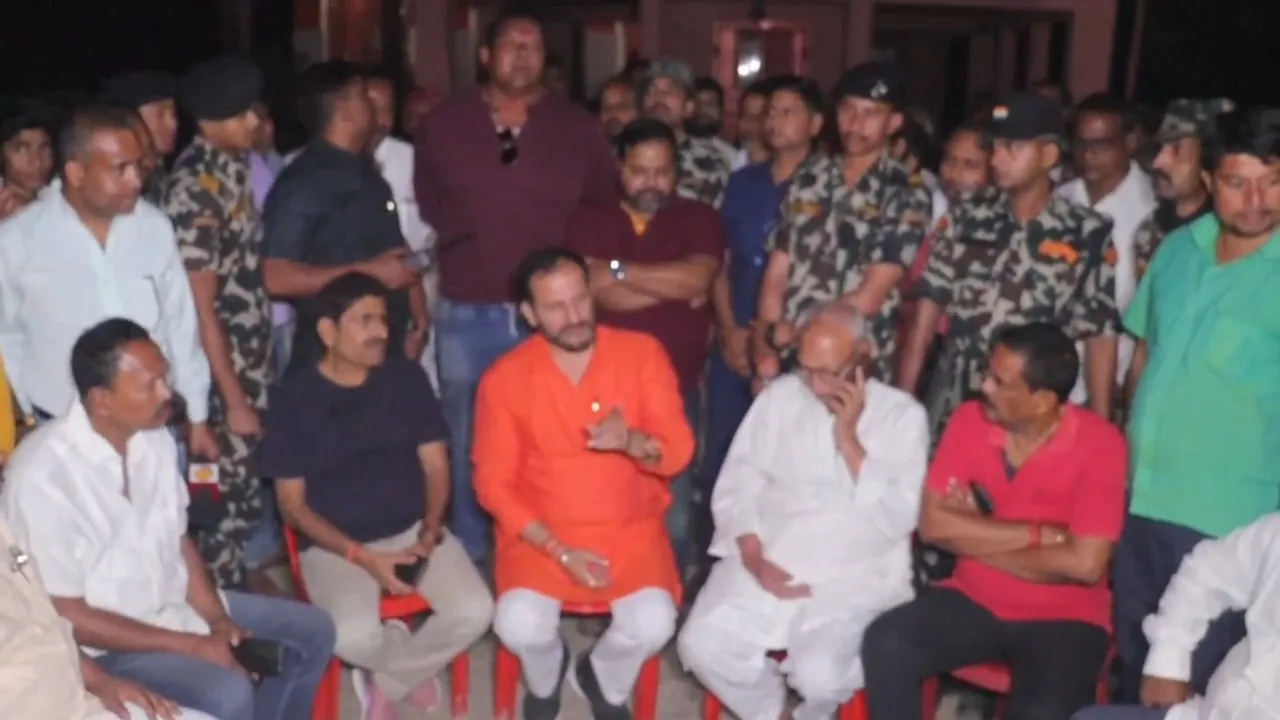 दुर्गा मंदिर में तोड़फोड़ से आक्रोश, प्रशासन अलर्ट