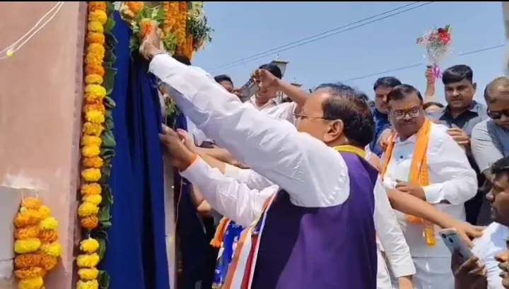 डिप्टी सीएम केशव प्रसाद मौर्य ने बाबा साहब डा० भीमराव अंबेडकर को मूर्ति का किया अनावरण किया 