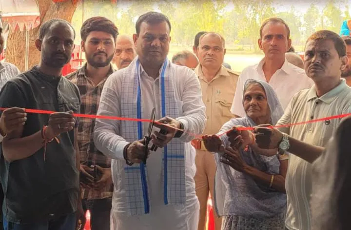 विधायक सुरेश पासी ने परी आइसक्रीम फैक्ट्री का फीता काटकर किया उद्घाटन 
