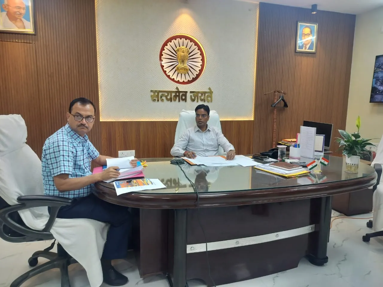 नीलाम पत्र वाद की समीक्षा को लेकर जिलाधिकारी की अध्यक्षता में बैठक सम्पन्न