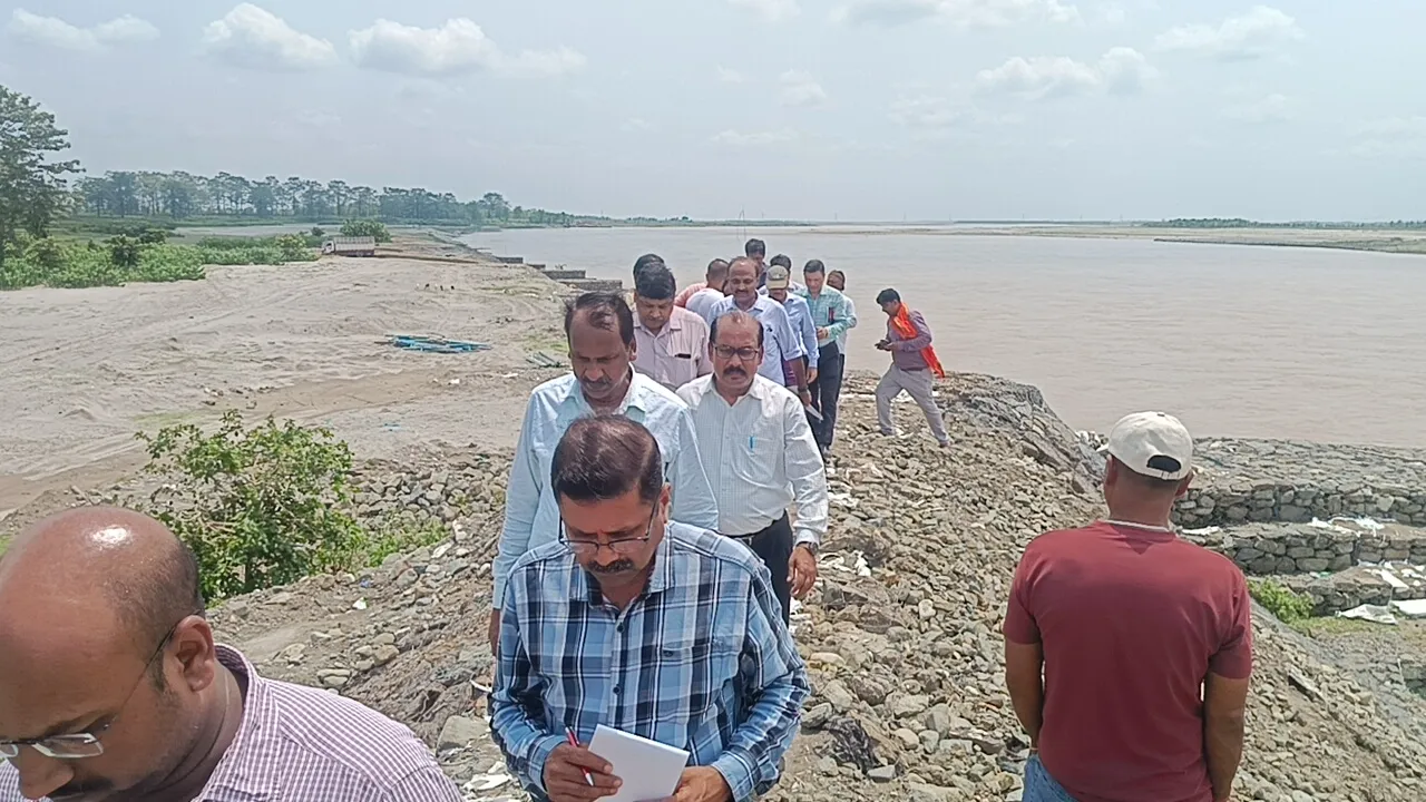 हाई लेवल कमिटी नें कोसी  कटाव निरोधक कार्यों  का किया निरीक्षण