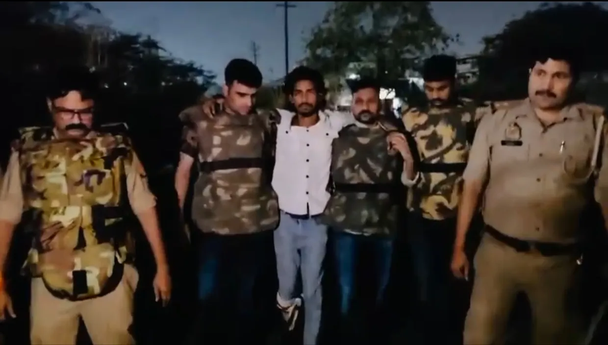  इनामी अभियुक्त मोहम्मद आकिब पुलिस मुठभेड़ में गिरफ्तार