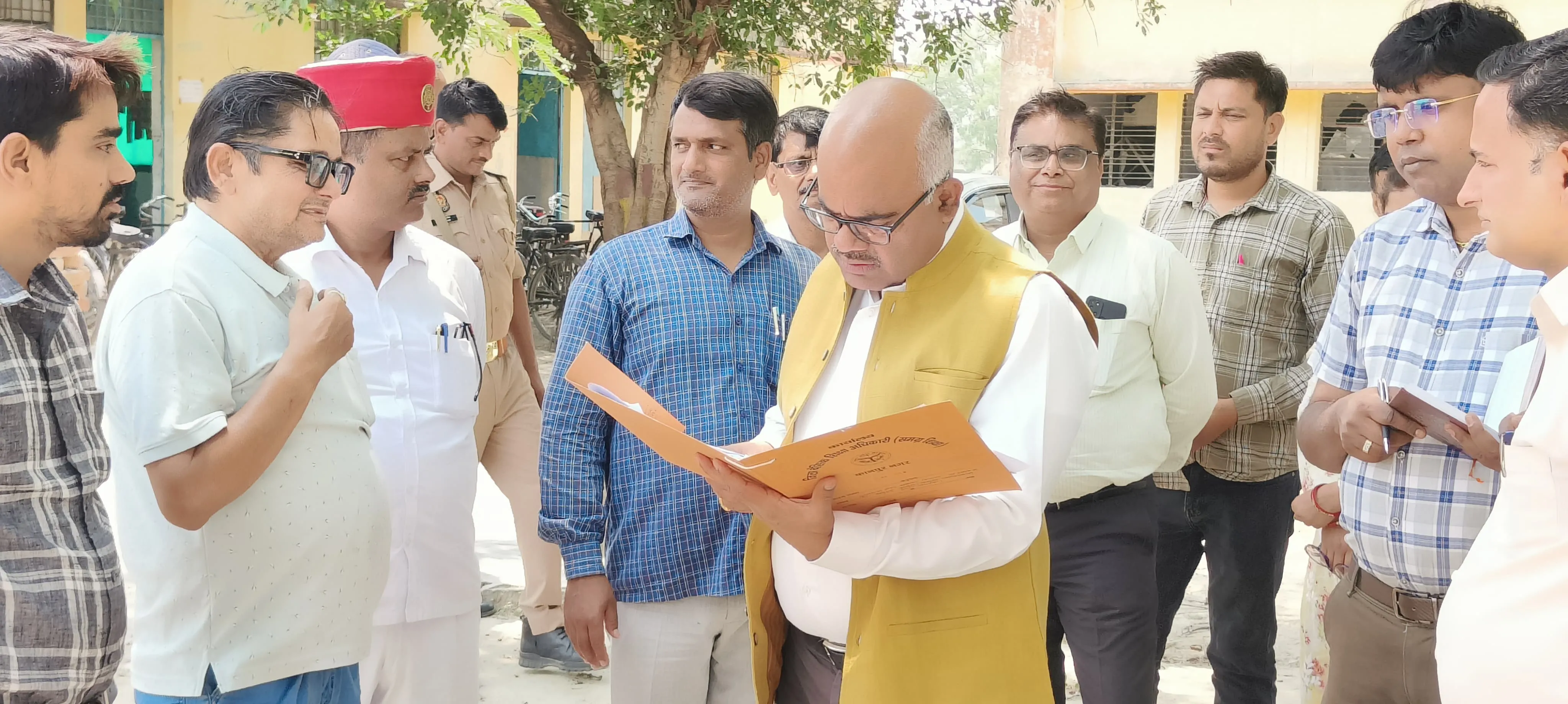 जिलाधिकारी ने राजकीय इंटर कालेज बिधनू का किया निरीक्षण&nbsp;