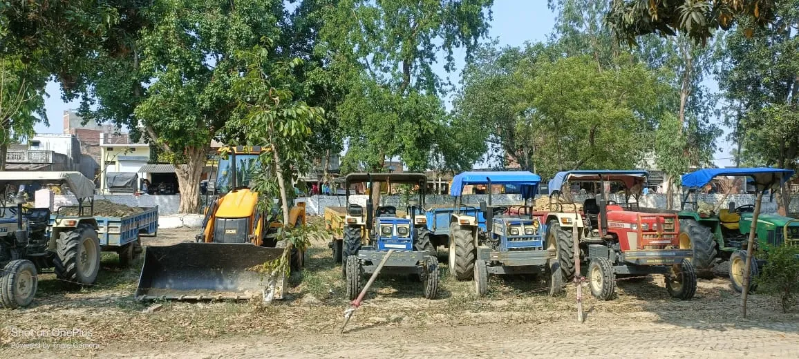 एसडीएम ने अवैध खनन में पांच टैक्टर ट्राली एक जेसीबी पकड़ी