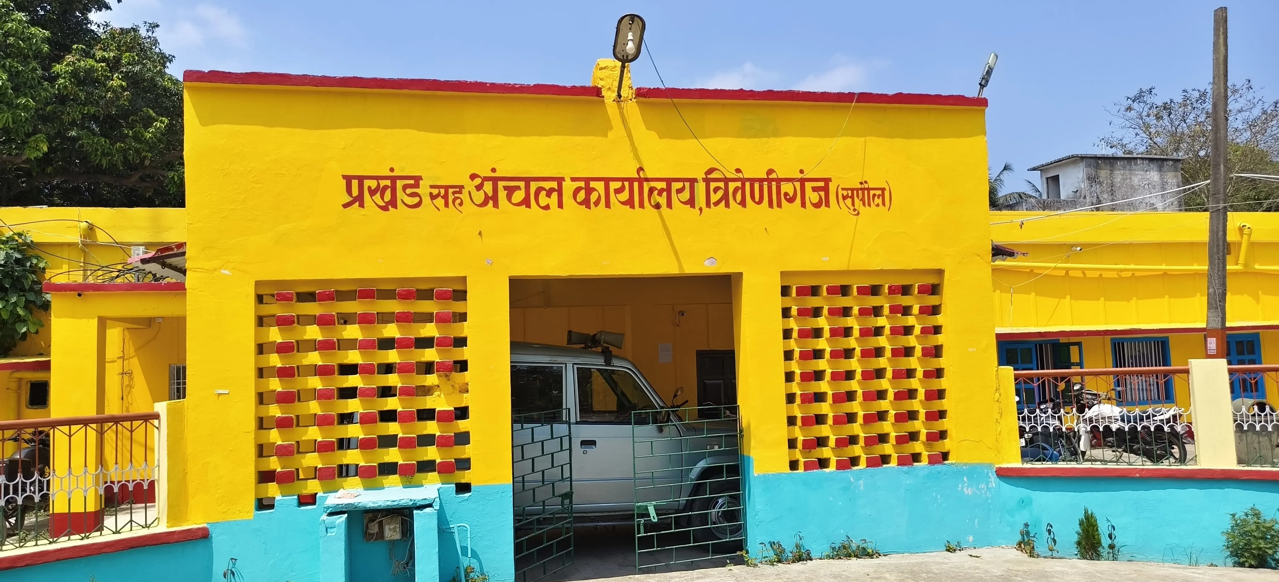 राजस्व कर्मचारियों की सामूहिक हड़ताल पर डीएम सख्त, आठ कर्मी निलंबित