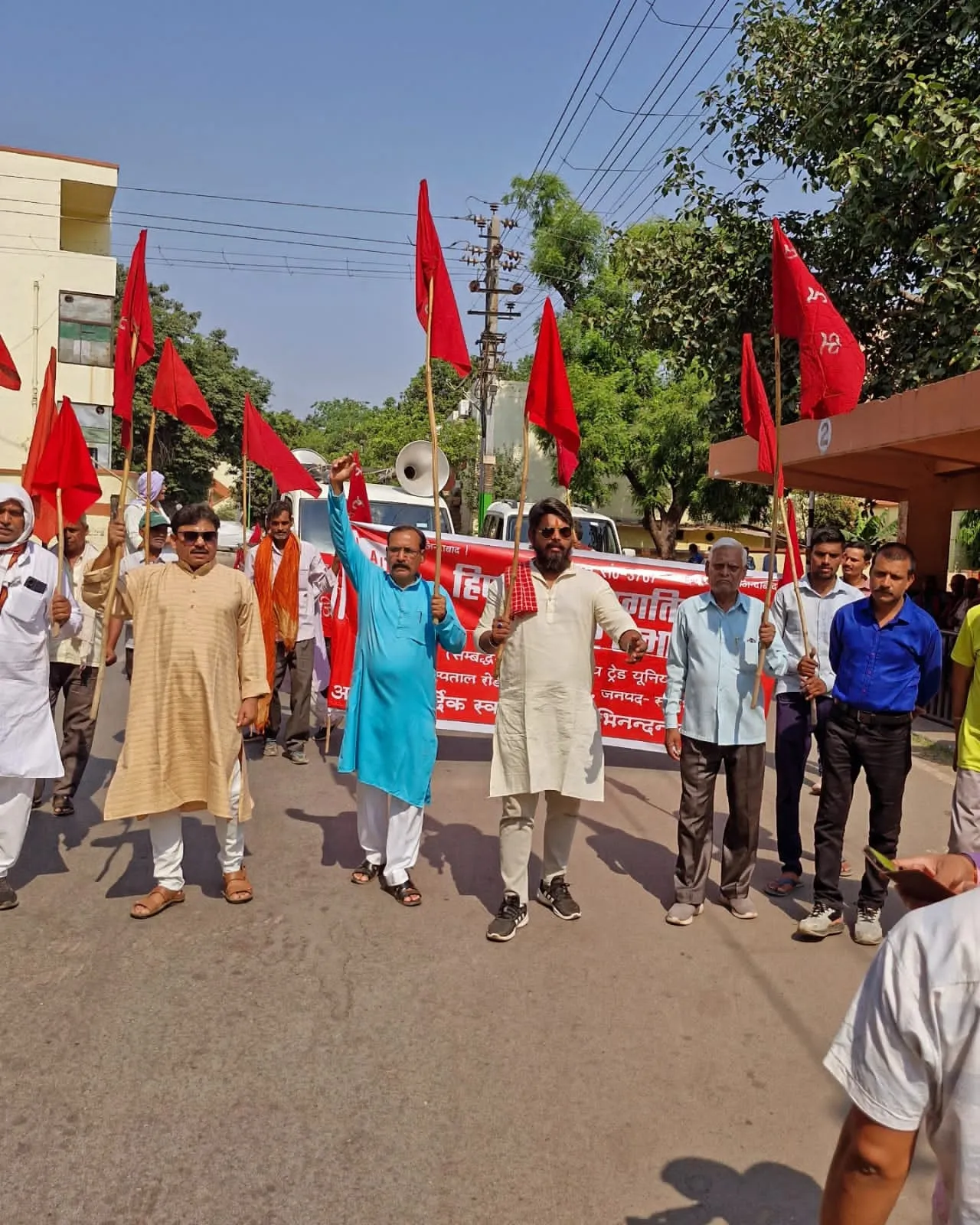 विश्व मजदूर दिवस पर डब्लू सिंह का सोनभद्र के मजदूर भाइयों के लिए आह्वान ,शोषण के खिलाफ एकजुट हों