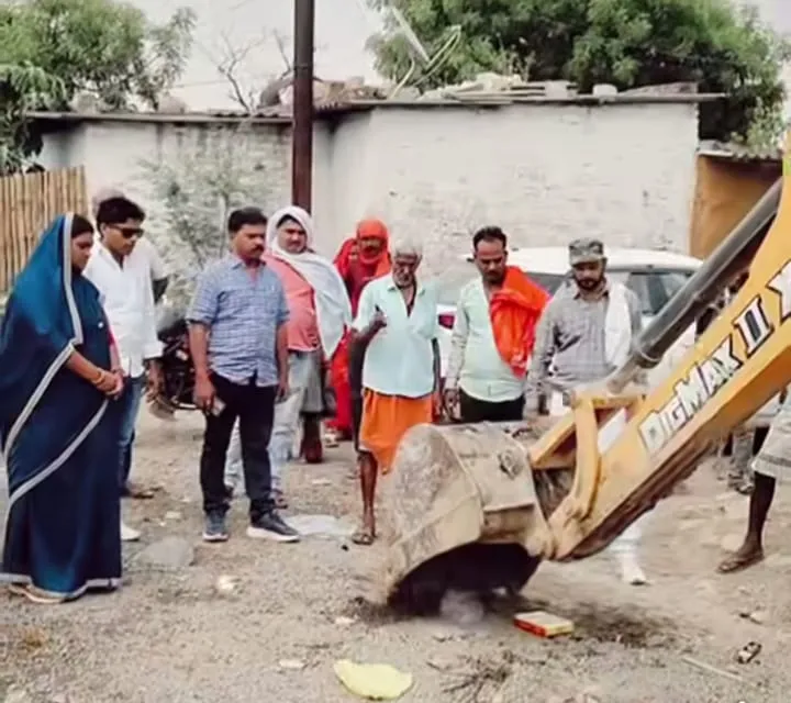 ओबरा अटल नगर नई बस्ती में वर्षों पुरानी पेयजल समस्या का अंत, नई पाइपलाइन का शुभारंभ