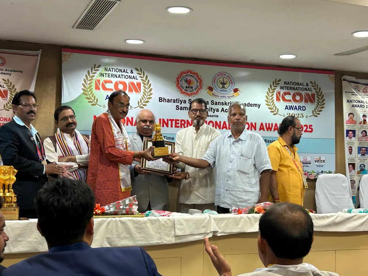 आइकॉन अवॉर्ड 2025 से सम्मानित किए गए बछगांव निवासी श्रीकृष्ण गौतम