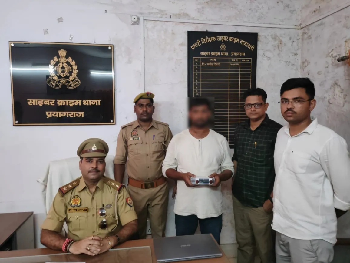 फेसबुक पर तत्काल टिकट बुकिंग का प्रचार-प्रसार कर लोगों से एडवांस में पैसा लेकर टिकट बुक न कर ठगी करने वाला 01 अभियुक्त गिरफ्तार,।