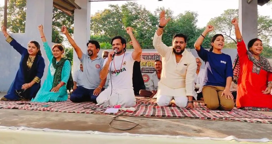 तीन दिवसीय धनवंतरी पतंजलि योग शिविर का भव्य आयोजन योग एवं आध्यात्मिक विचार से राष्ट्र सेवक बन सकते हैं - सत्यांश मिश्रा