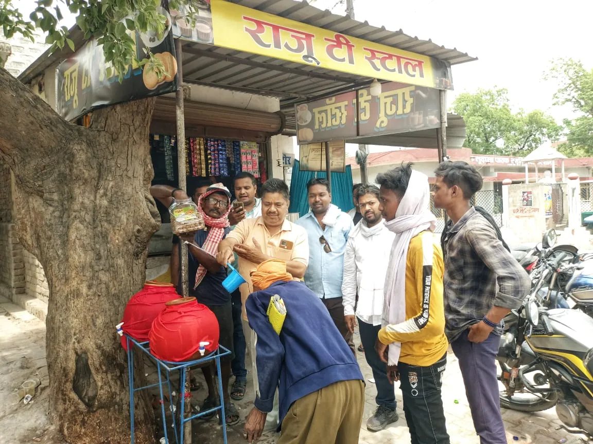 ओबरा में सुदामा पाठक तिराहे पर किया प्याऊ का  उद्घाटन, राहगीरों को मिलेगी प्यास से निजात