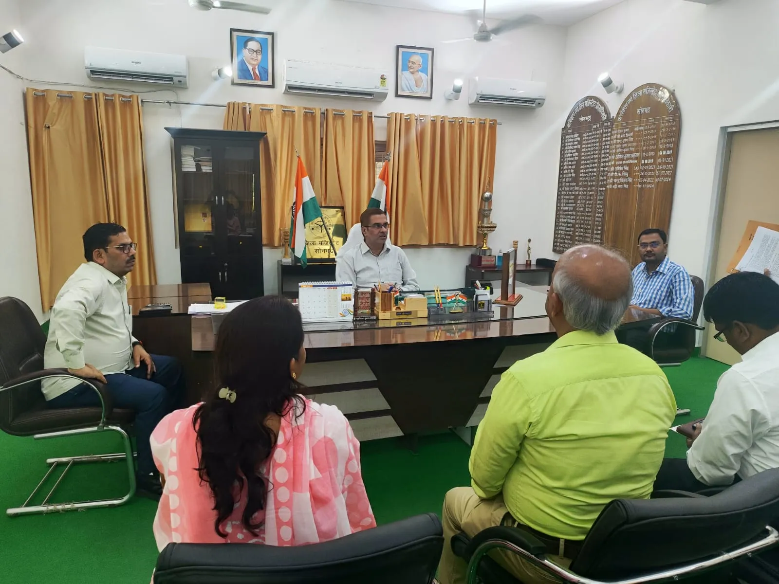 सोनभद्र में परिषदीय विद्यालयों के छात्रों के लिए समर कैंप की तैयारियां अंतिम चरण में, जिलाधिकारी ने दिए आवश्यक दिशा-निर्देश