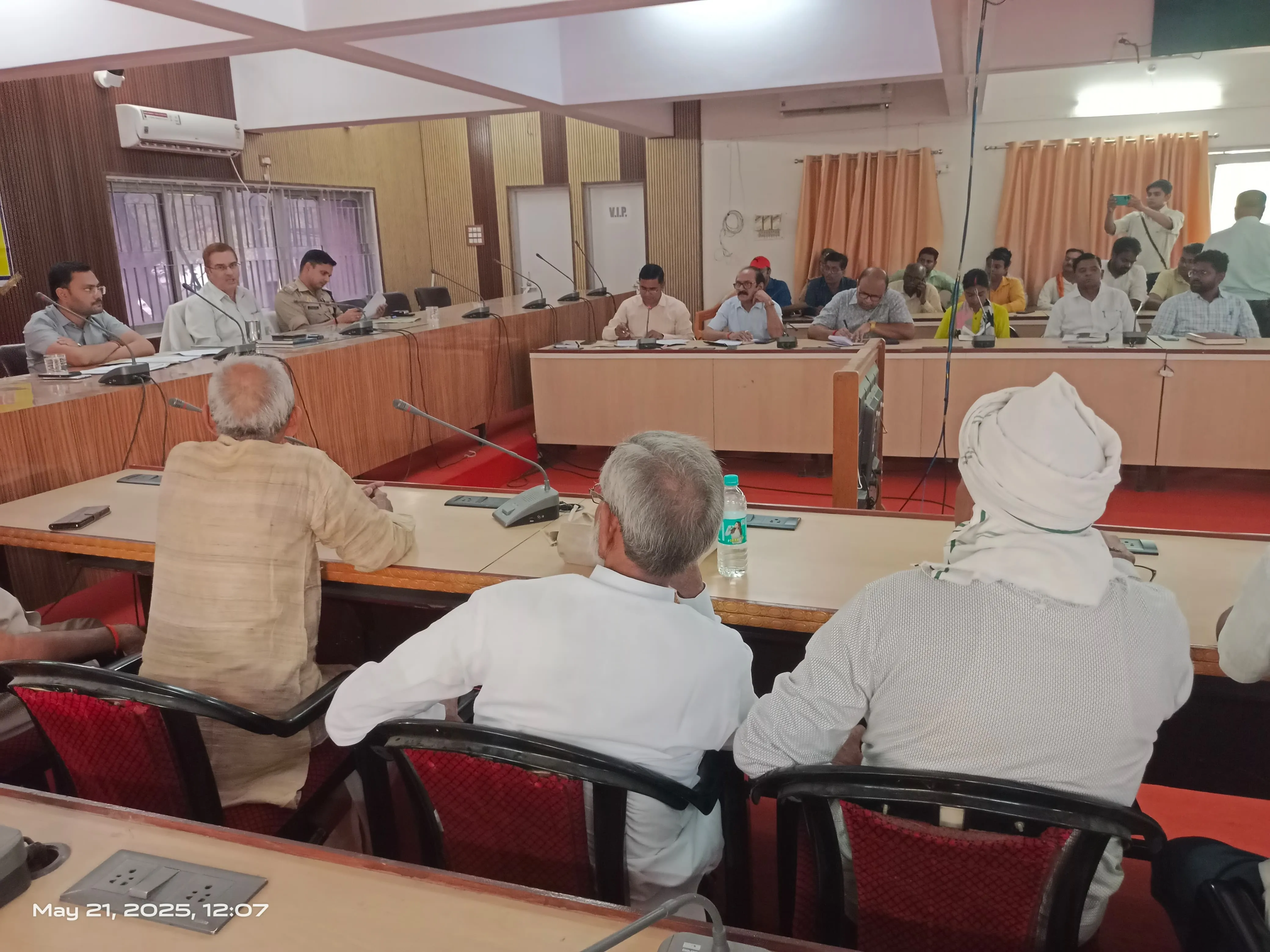 सोनभद्र में विद्युत आपूर्ति पर जिलाधिकारी सख्त सांकेतिक हड़ताल के दौरान निर्बाध बिजली सुनिश्चित करने के निर्देश