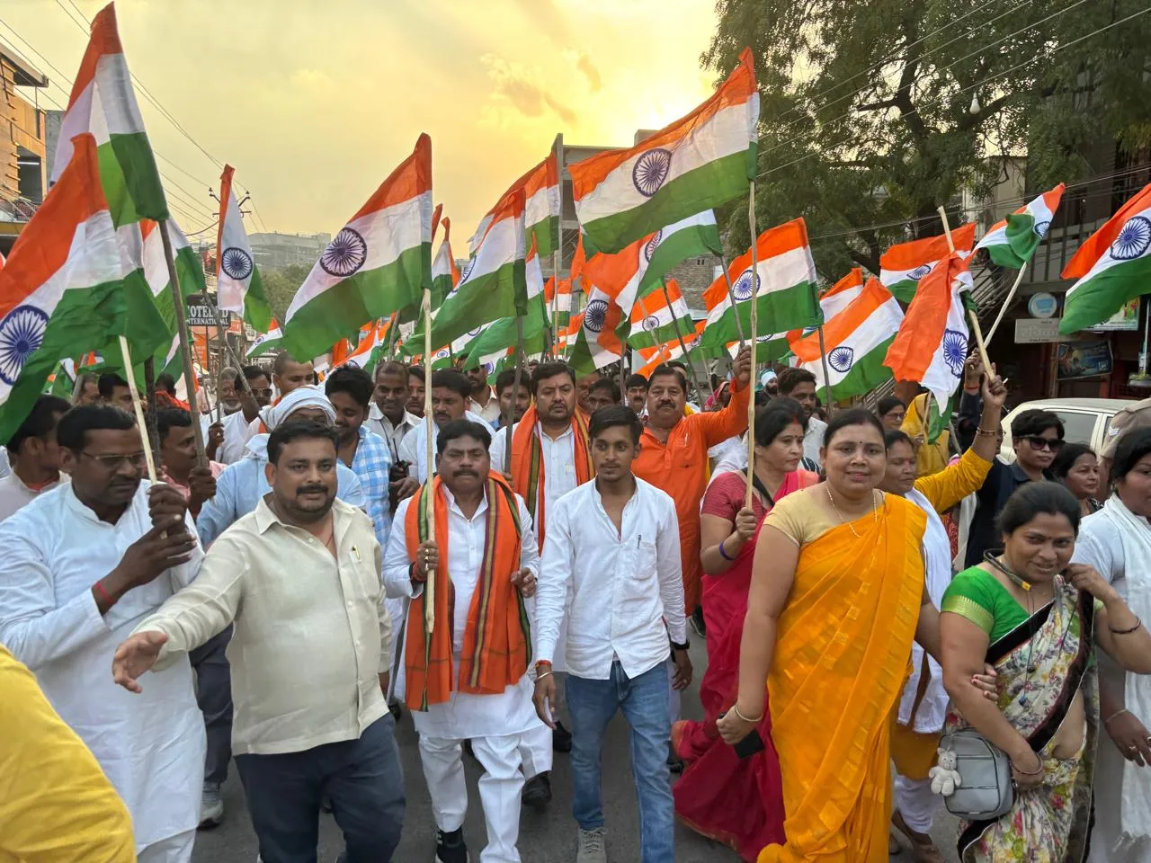 सोनभद्र के ओबरा में ऑपरेशन सिंदूर की सफलता और जवानों के शौर्य पर निकली भव्य तिरंगा यात्रा