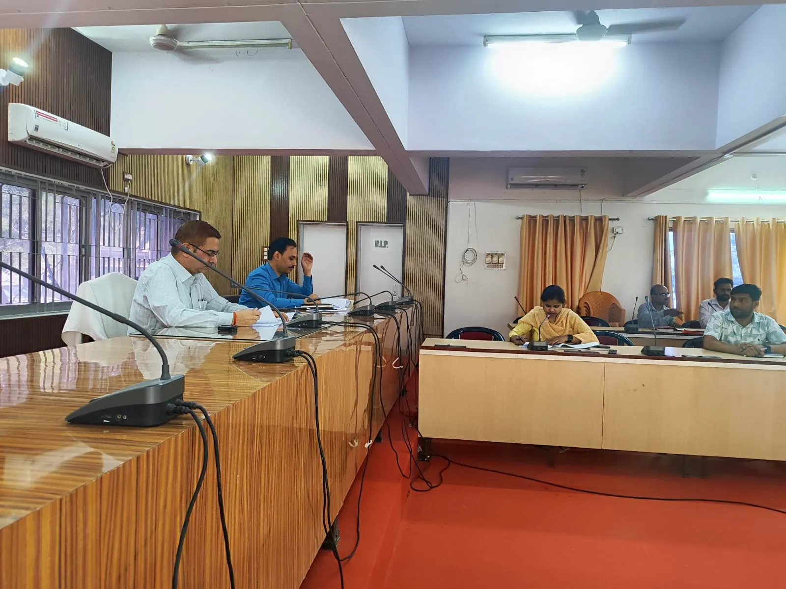 सोनभद्र में पिछड़ा वर्ग शादी अनुदान योजना की समीक्षा, जिलाधिकारी ने दिए अधिक लाभार्थियों को जोड़ने के निर्देश