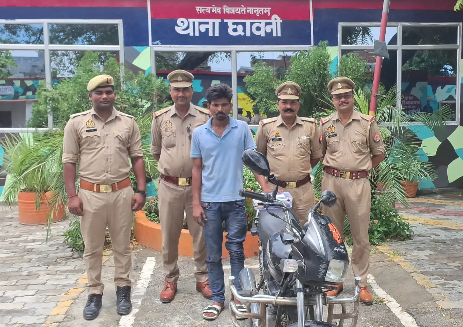 छावनी पुलिस ने बाइक चोर को देसी तमंचे और जिंदा कारतूस के साथ किया गिरफ्तार