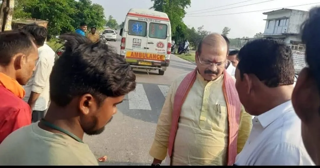 दो बाइक आमने-सामने टक्कर से गंभीर रूप से घायल 