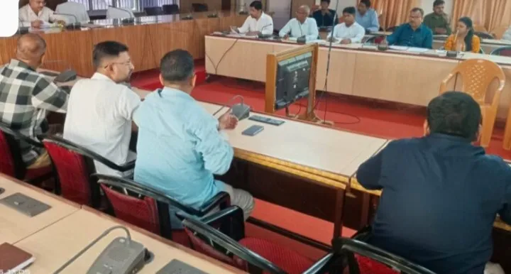 सोनभद्र जिला स्तरीय उद्योग बंधु व इन्वेस्टर समिट की समीक्षा, उद्यमियों की समस्याओं के त्वरित निस्तारण  पर जोर