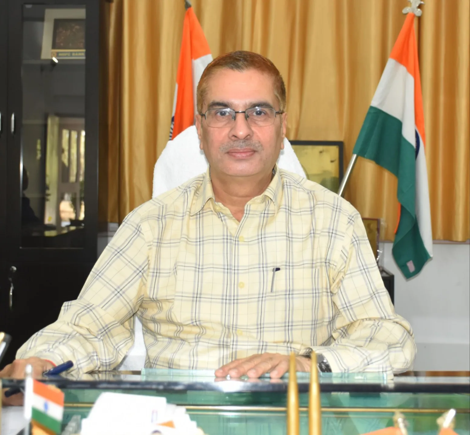 जिलाधिकारी सोनभद्र ने अल्ट्राटेक सीमेंट पर प्लास्टिक जलाने से दुर्गंध फैलने की शिकायत का लिया संज्ञान, जांच के आदेश