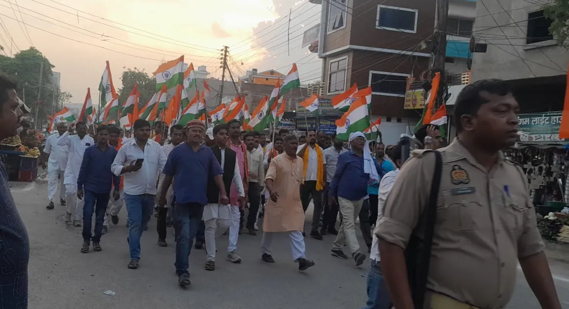 ओबरा में 'ऑपरेशन सिंदूर' की सफलता पर भव्य तिरंगा यात्रा, सैनिकों को मिला सम्मान