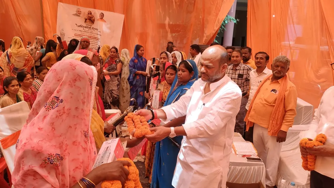 पडरौना : अहिल्याबाई होलकर जी की जयंती पर सफाई सेवकों का हुआ निःशुल्क इलाज 