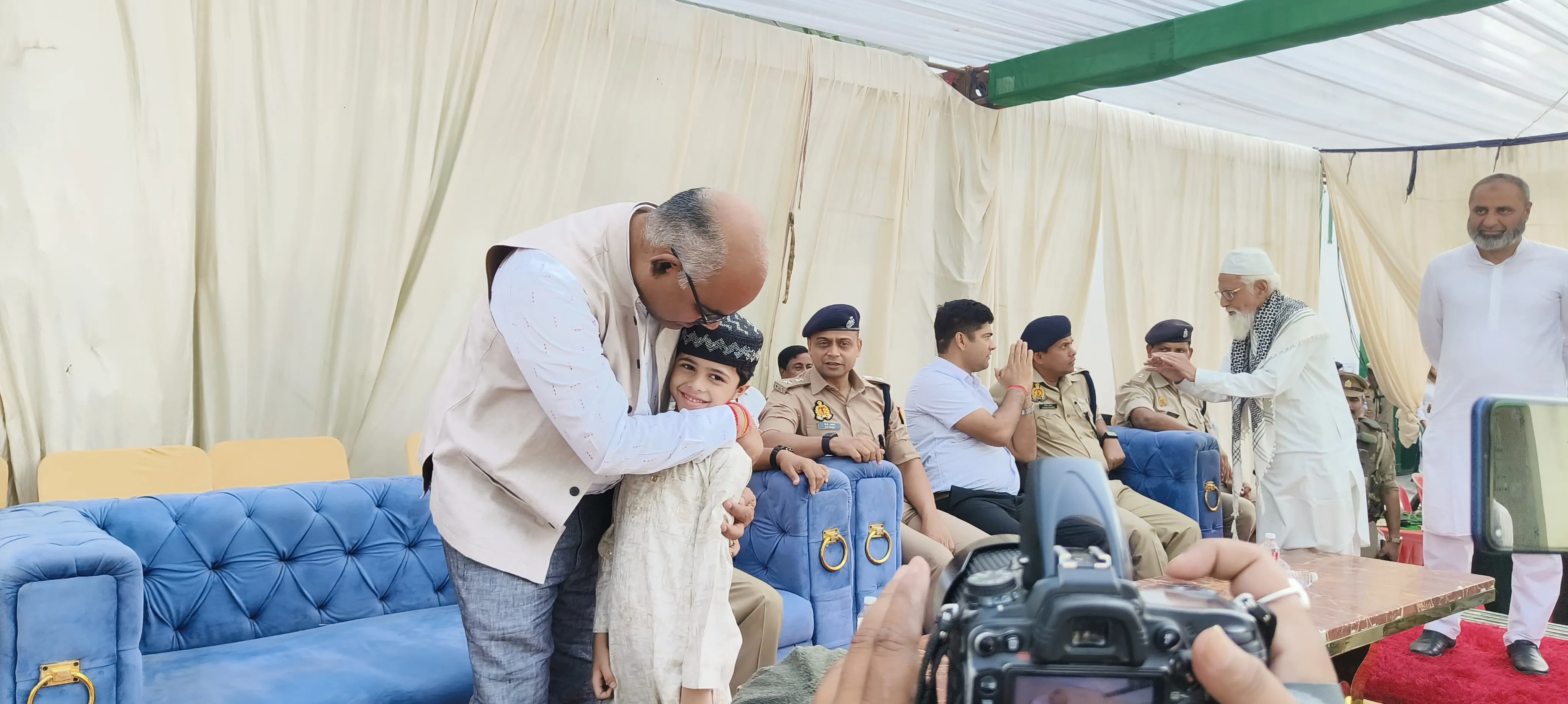 जिलाधिकारी ने दी बकरीद की मुबारकबाद, ईदगाह के अंदर ही अदा की गई नमाज