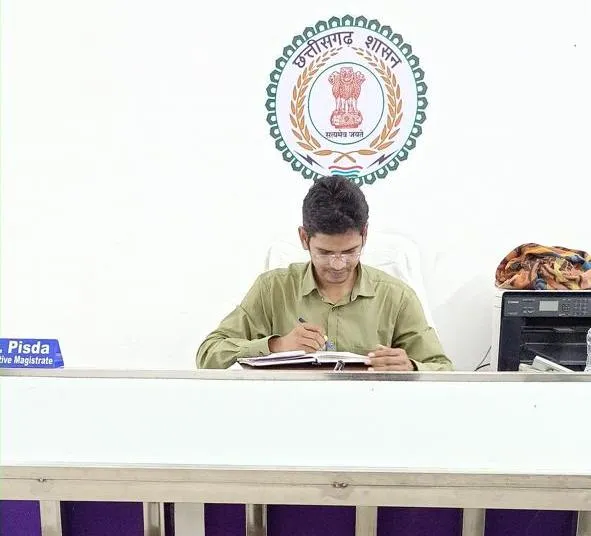 पत्थलगांव के नायब तहसीलदार नीलम सिंह पिस्दा को मिली पदोन्नति