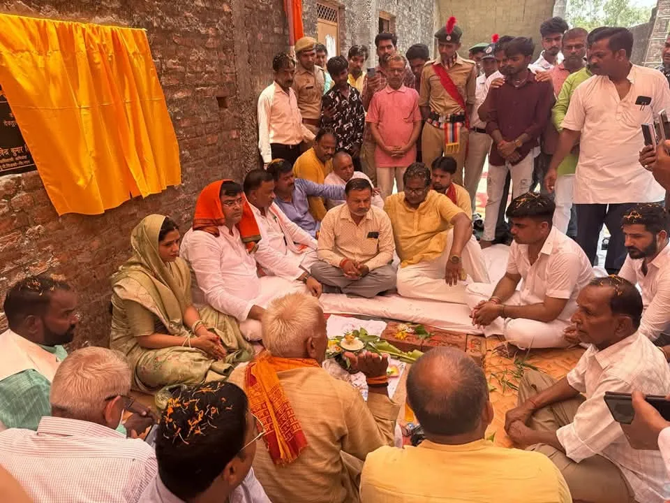 विद्यालय के मेधावी छात्र - छात्राओं को विधायक ने किया सम्मानित