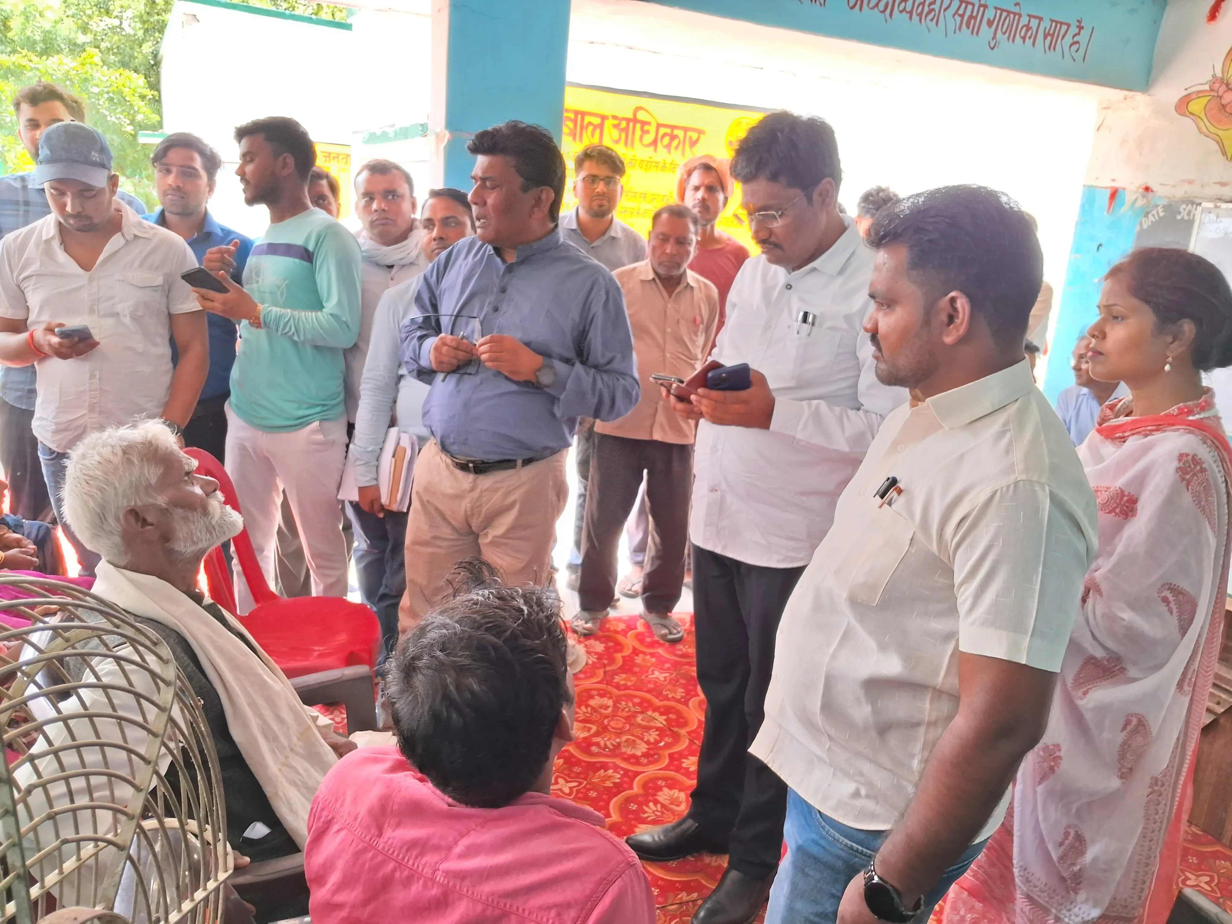 भारत सरकार के उपसचिव ने सोनभद्र के चतरा में दिव्यांगजनों की सुविधाओं का किया निरीक्षण
