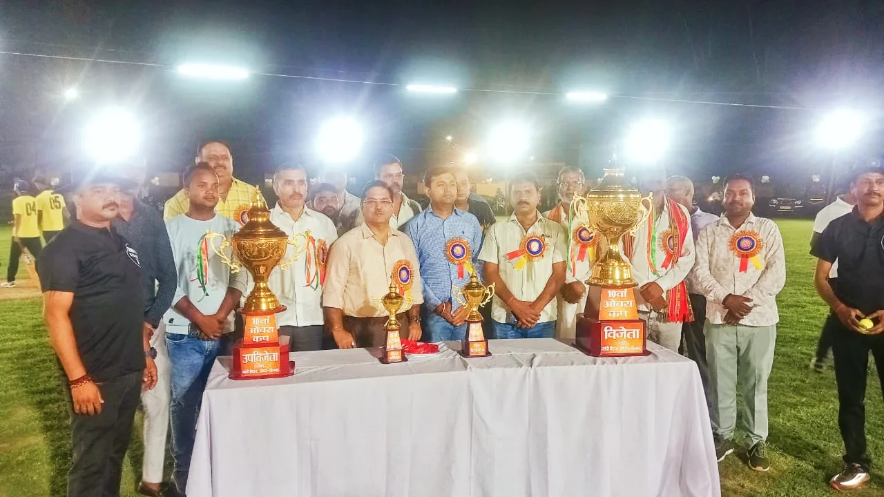 10वें ओबरा कप 2025 रात्रि कालीन टेनिस बॉल क्रिकेट प्रतियोगिता का भव्य आगाज़, रोमांचक मुकाबले से हुआ शुभारंभ