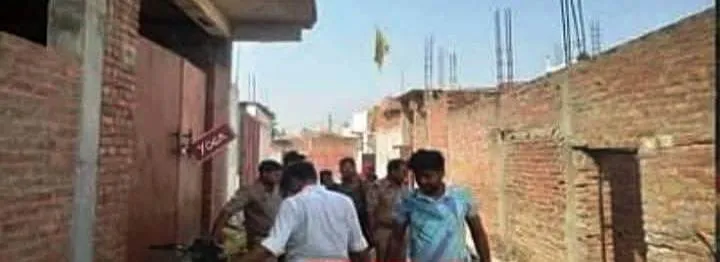 प्रयागराज: तस्करों के कब्जे से 18 गोवंश और 50 किलो प्रतिबंधित मांस बरामद,