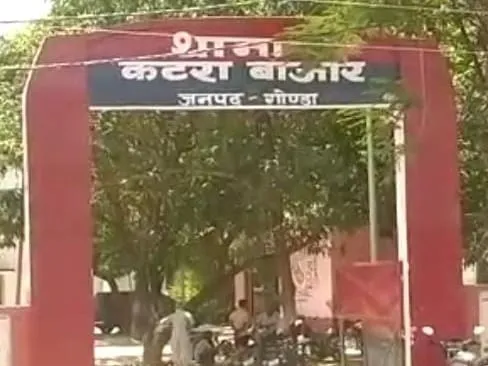 कटरा बाजार में महिला के घर पर धावा बोलकर हमला,जान से मारने की दी धमकी